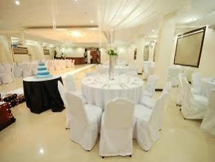 La Roca Veranda Suites & Restaurant 레가스피 외부 사진
