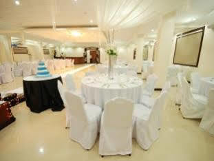 La Roca Veranda Suites & Restaurant 레가스피 외부 사진