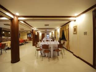 La Roca Veranda Suites & Restaurant 레가스피 외부 사진